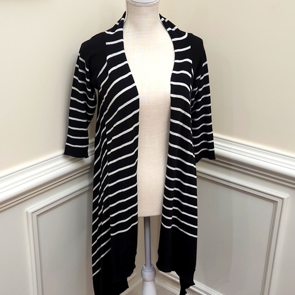 𝅺CARDIGAN Black/White Pin stripe - Picture 1 of 3